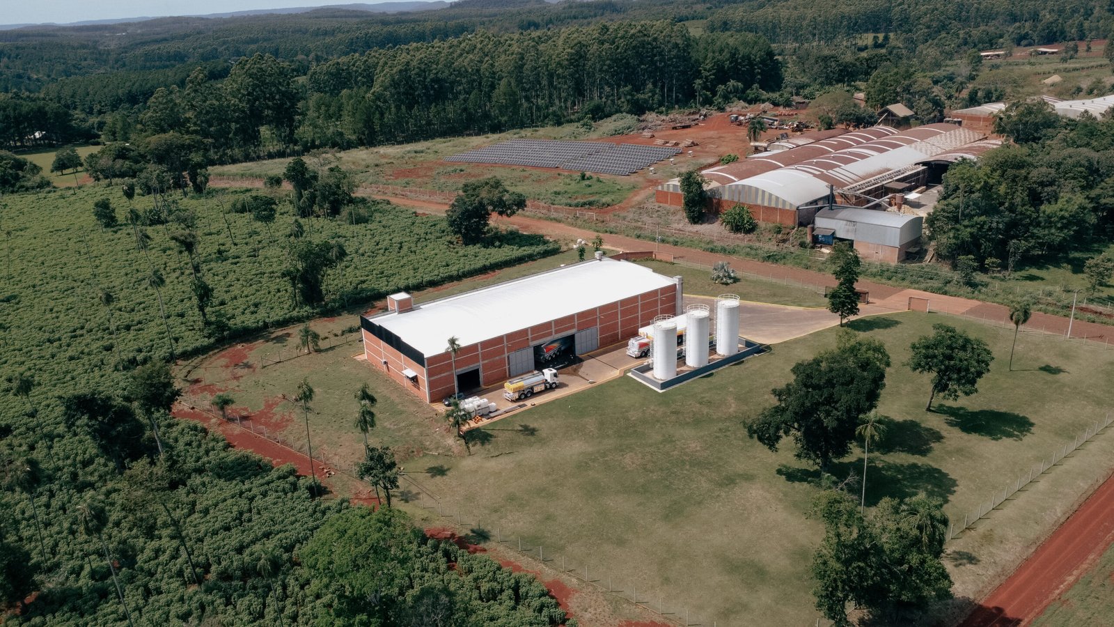 Vista aérea de Peta SRL Shell Agro en Misiones, sobre la Ruta 12